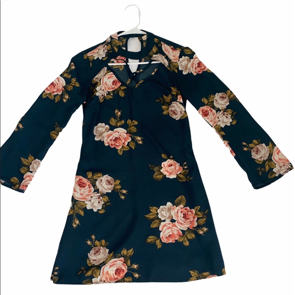 Green dress with flowers. Used, like new - Picture 3 of 4